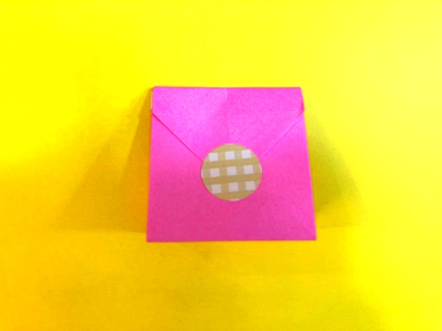 のりなしで折れるふた付き紙袋の折り紙の作り方_006
