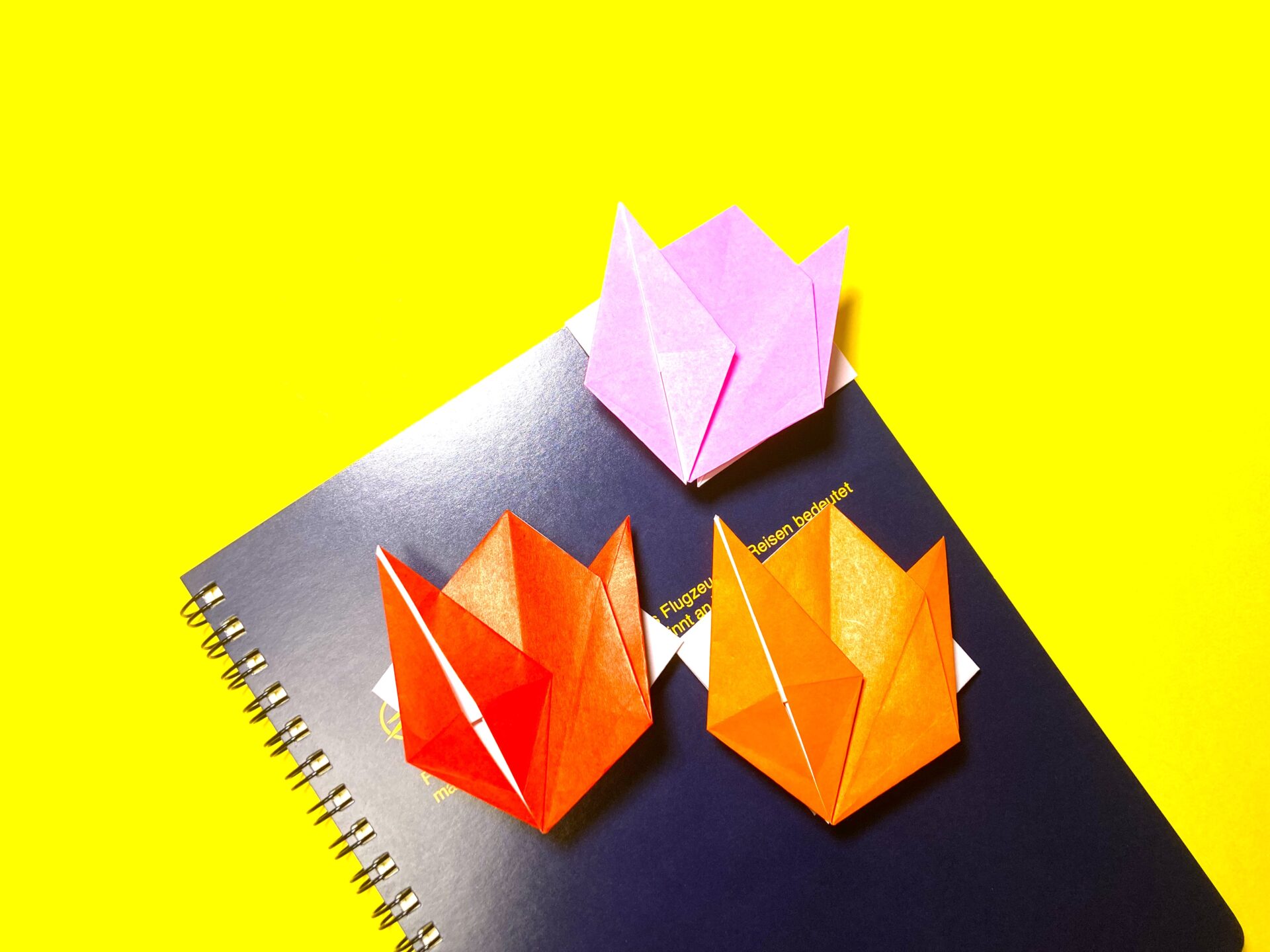 折り紙 チューリップのしおりの簡単な作り方~How to make an easy origami tulip bookmark~