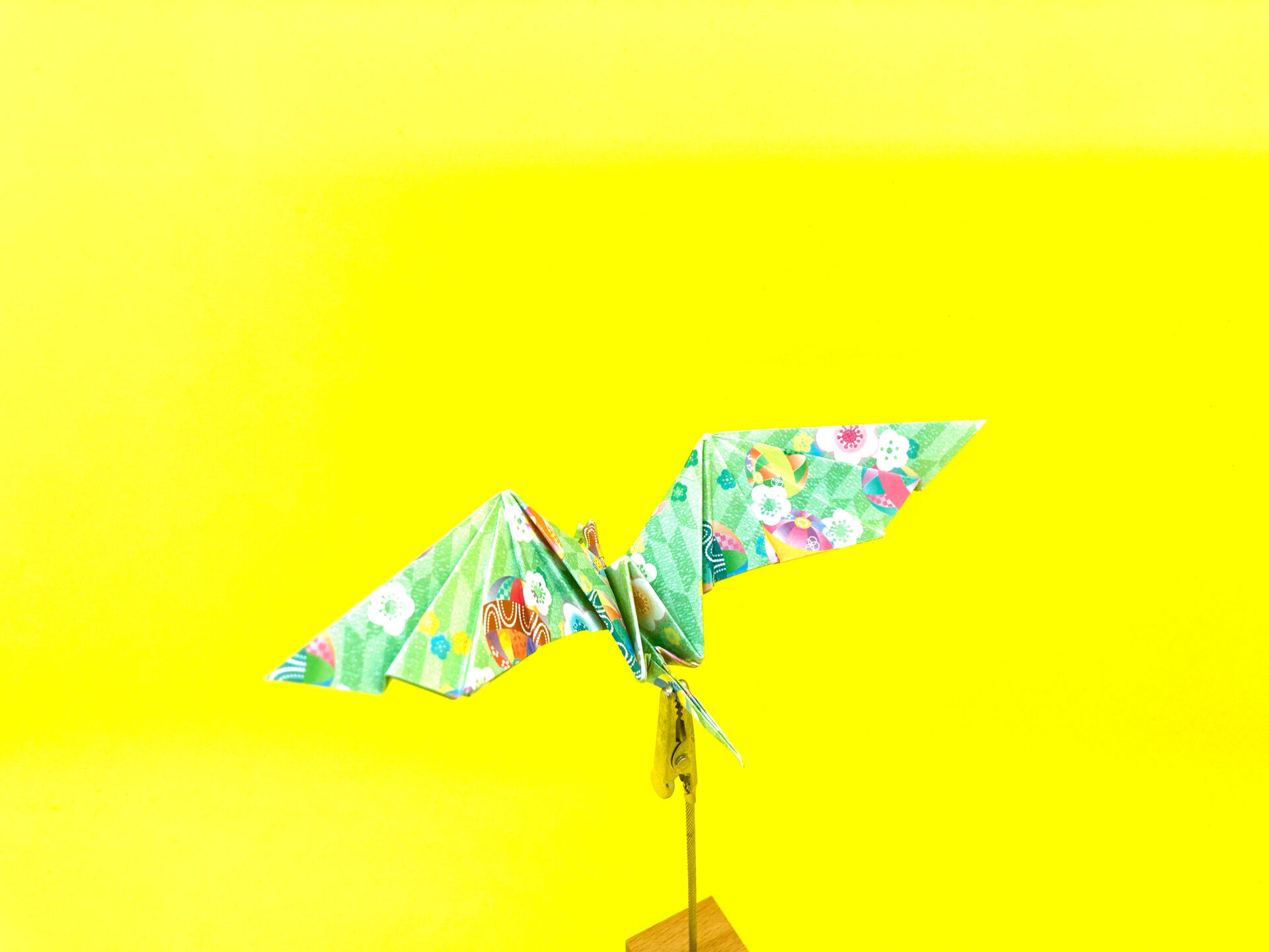 折り紙　大きな翼で羽ばたく鶴の簡単な作り方3～How to make an easy origami big winged flapping paper crane～